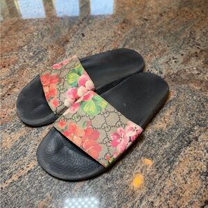 Gucci Floral Black Slippers